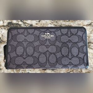 Coach Zip Wallet F54633